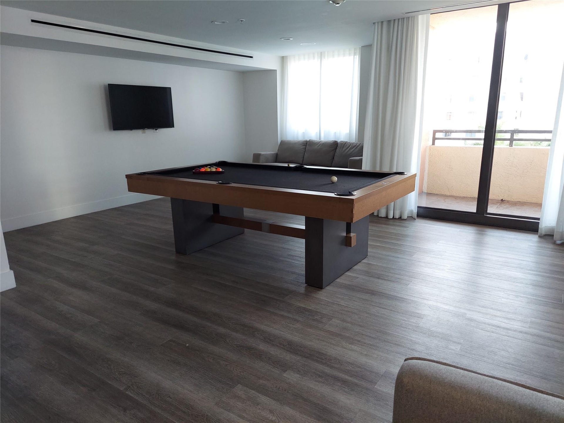 POOL TABLE