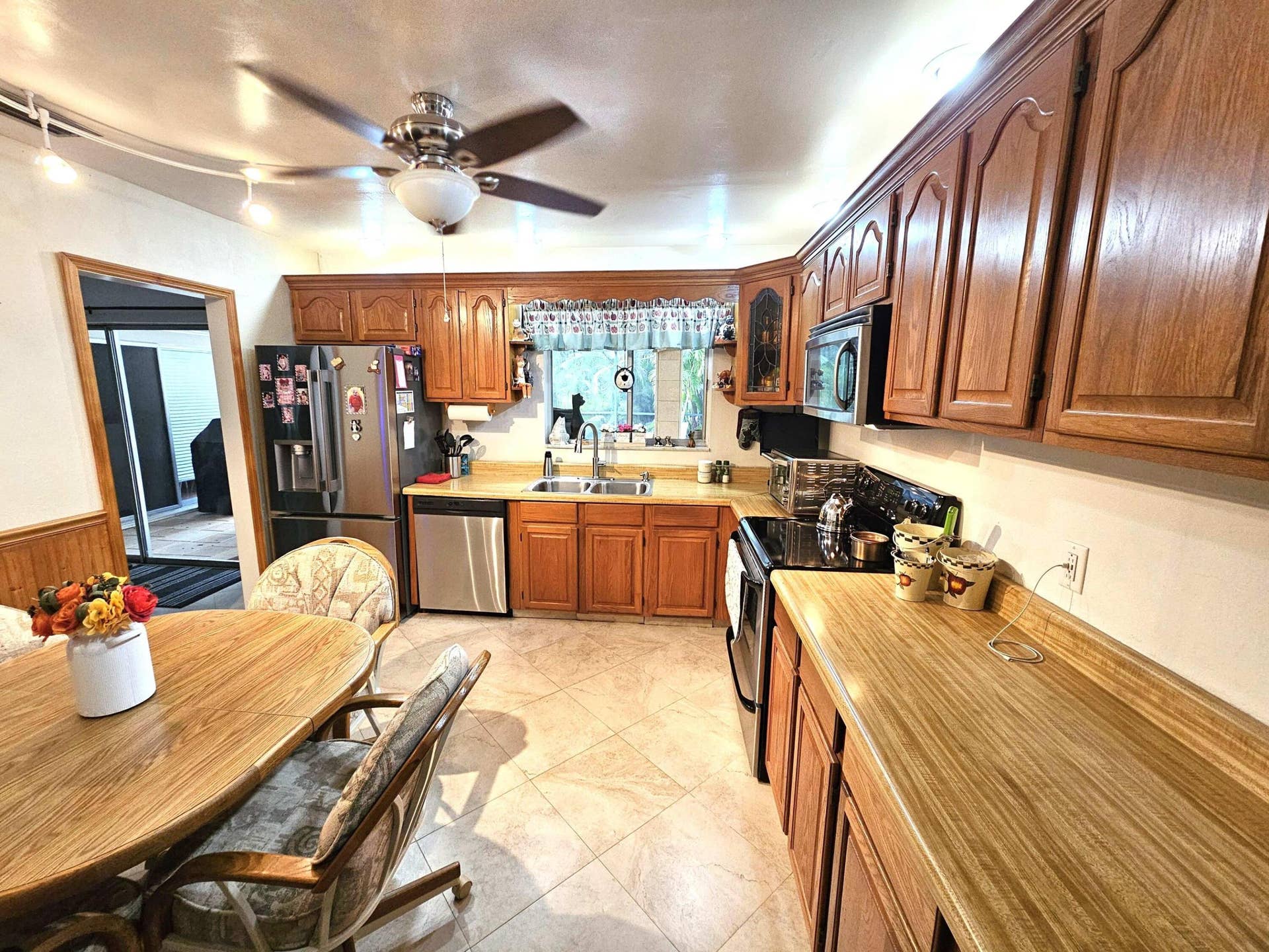 11500 SW 3rd Street, Plantation, FL 33325 spacious kitchen