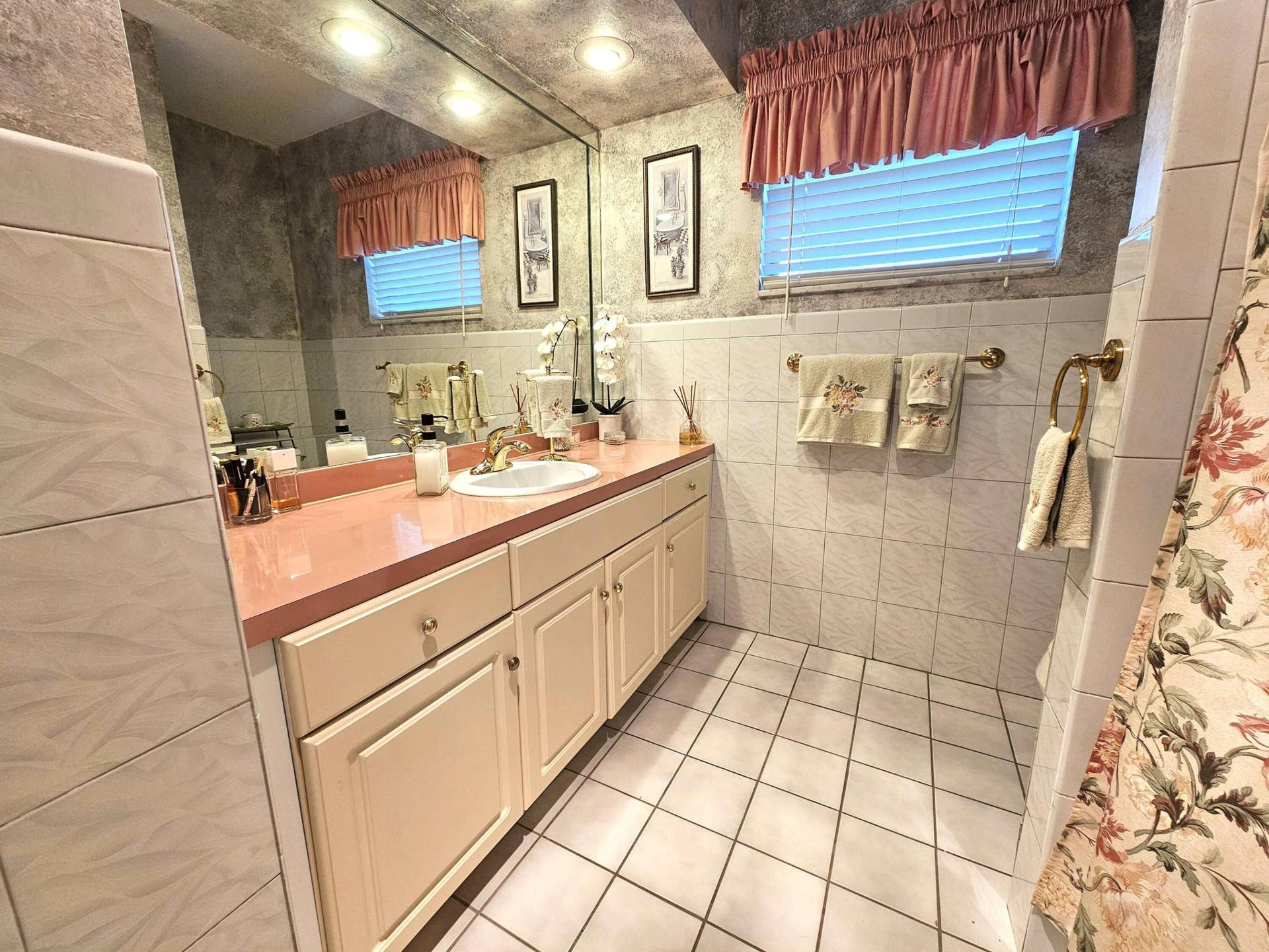 11500 SW 3rd Street, Plantation, FL 33325 hall bath