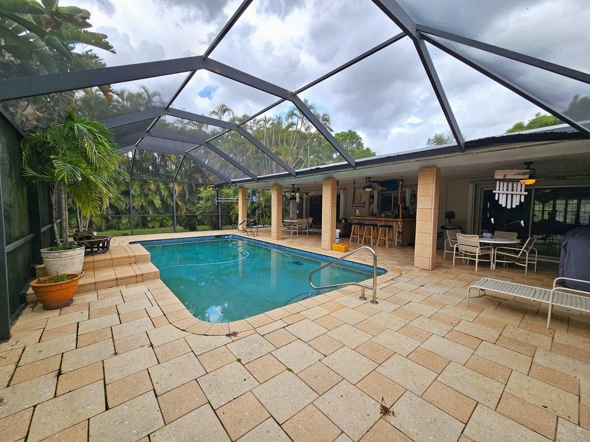 11500 SW 3rd Street, Plantation, FL 33325 dome screened pool