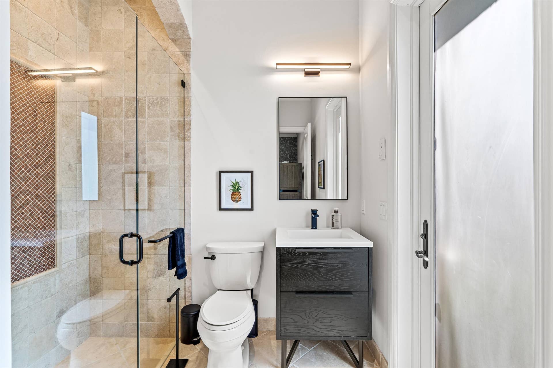 2320 NE 34th Court, Lighthouse Point, FL 33064 BATHROOM_2_STRAIGHT