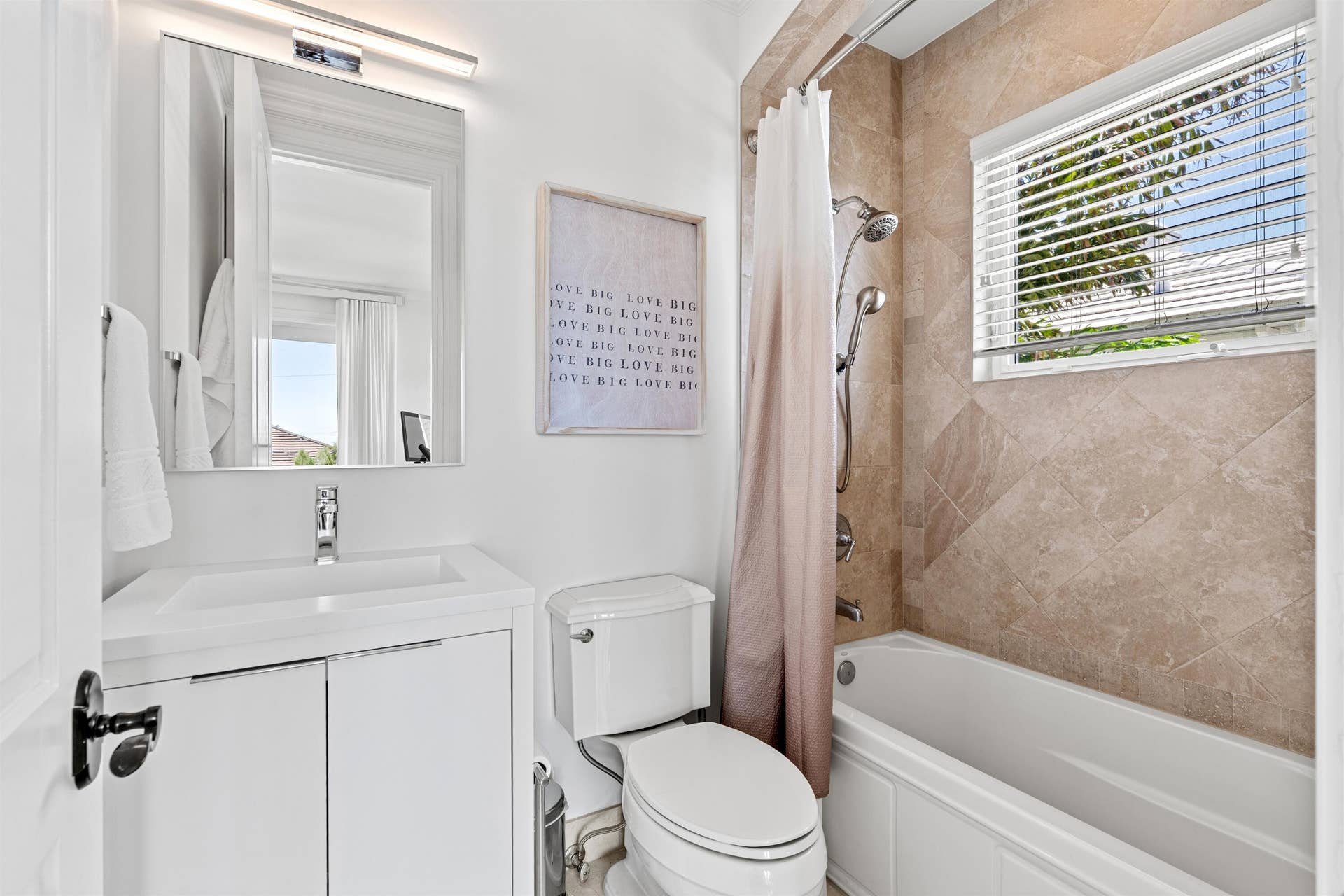 2320 NE 34th Court, Lighthouse Point, FL 33064 BATHROOM_4