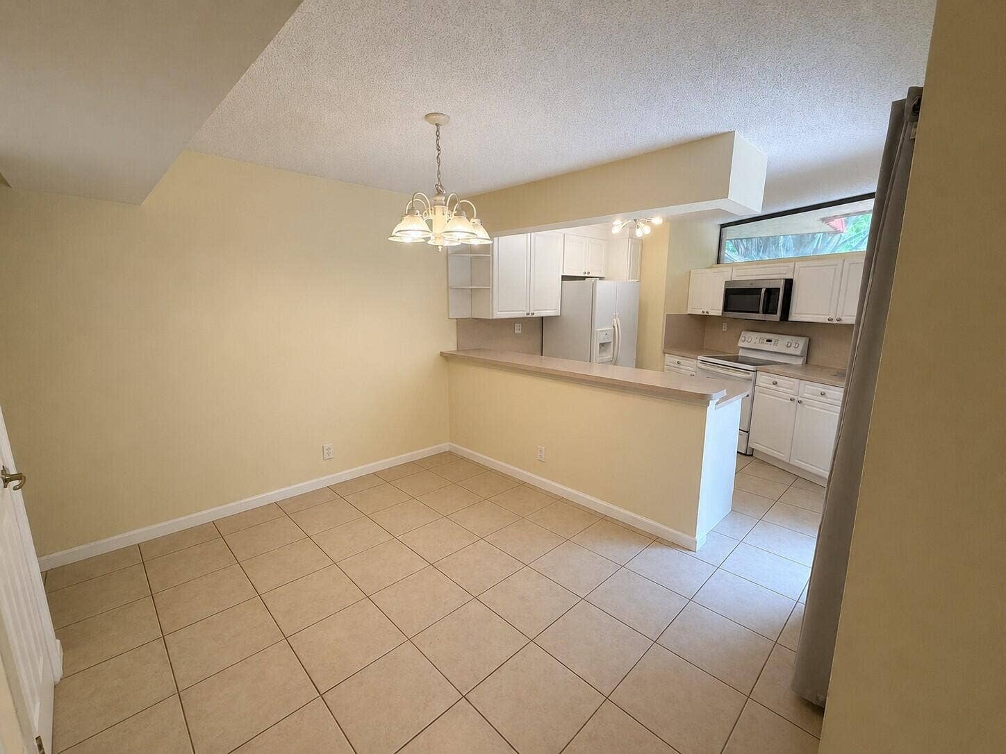 Clean Dining room area