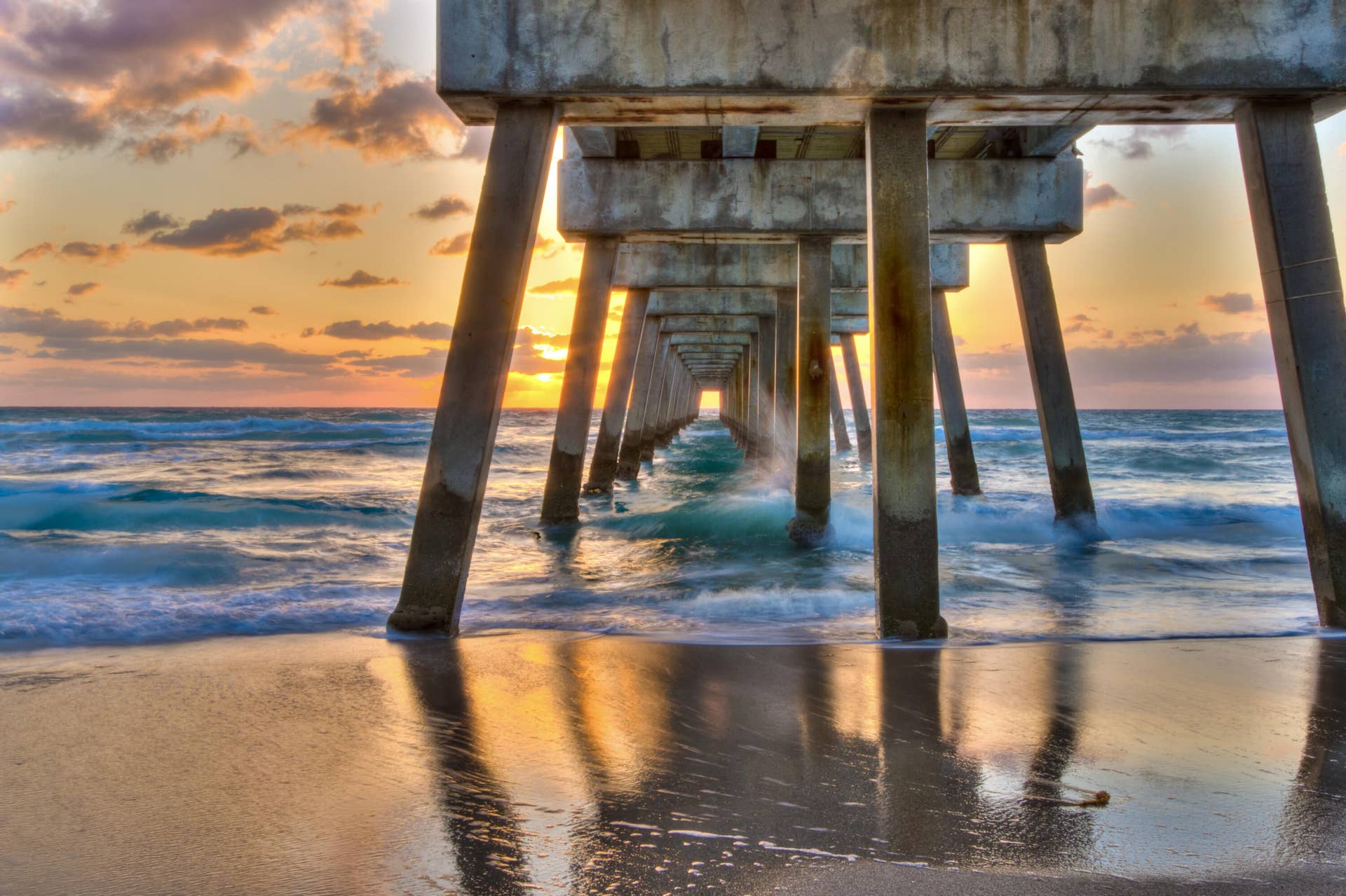 4200 Oaks Terrace, #203, Pompano Beach, FL 33069 piering through