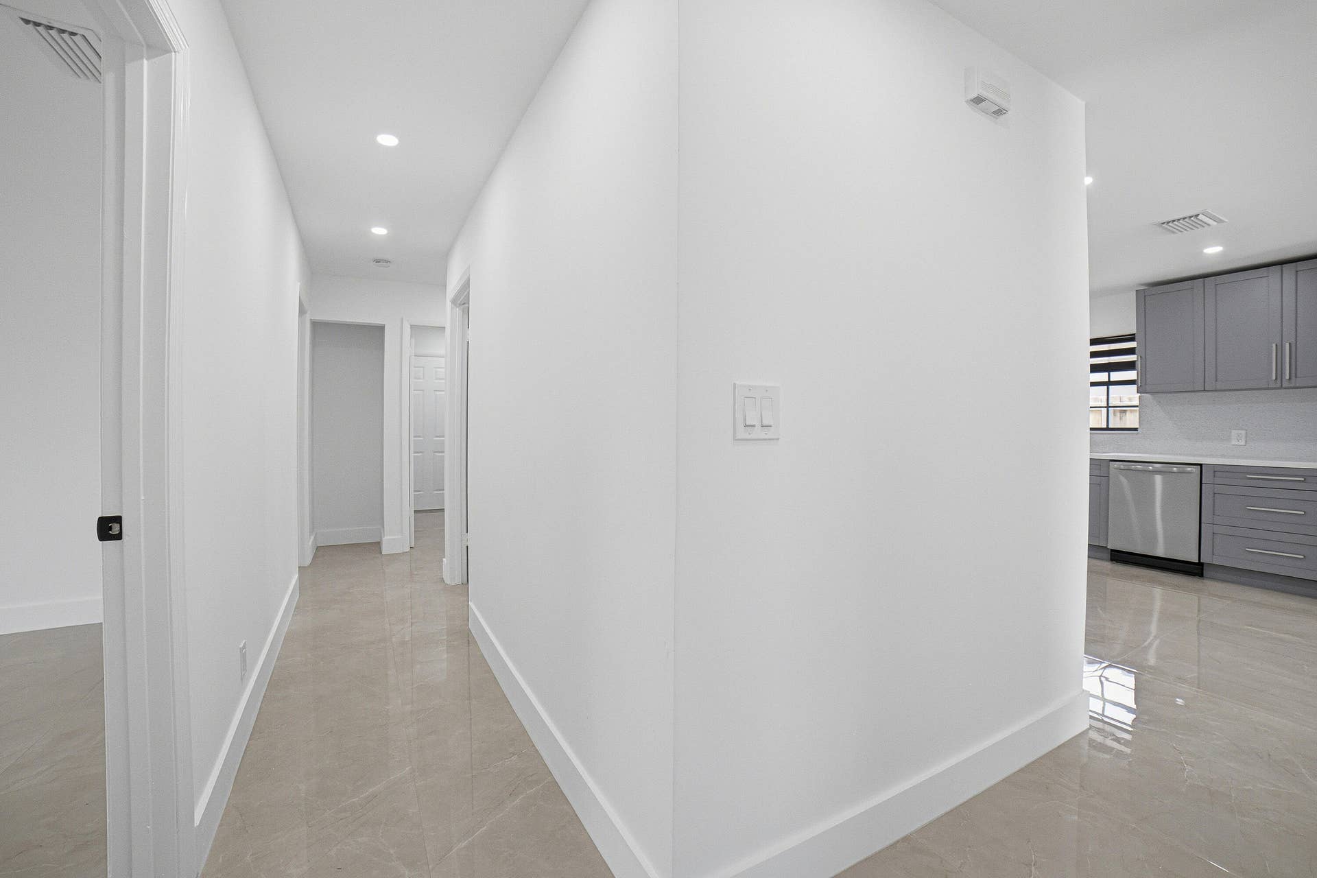 110 NW 6th Avenue, Dania Beach, FL 33004 Hallway