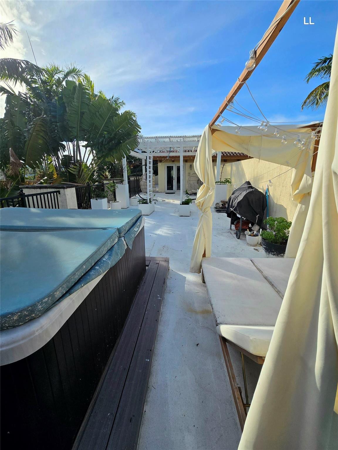 808 N Victoria Park Road, #0, Fort Lauderdale, Fort Lauderdale, FL 33304 Hot Tub and Daybed 3rd floor terrace