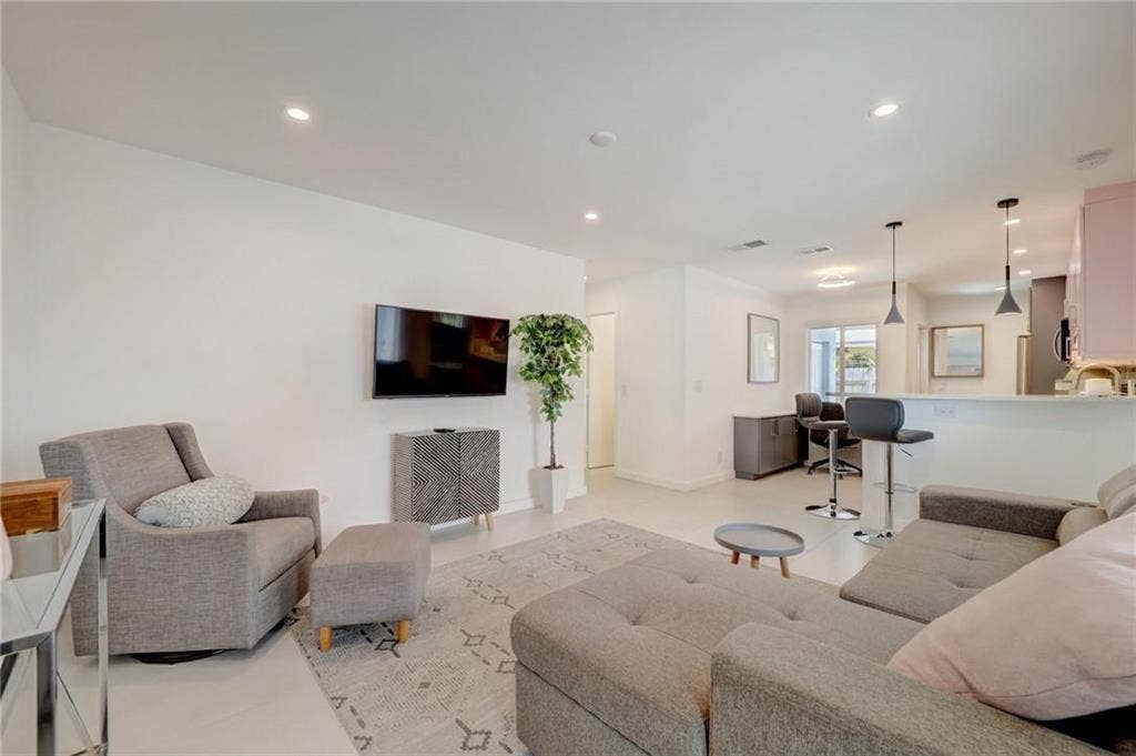 50 NE 30th Court, #1-2, Wilton Manors, FL 33334 GetMedia (12)