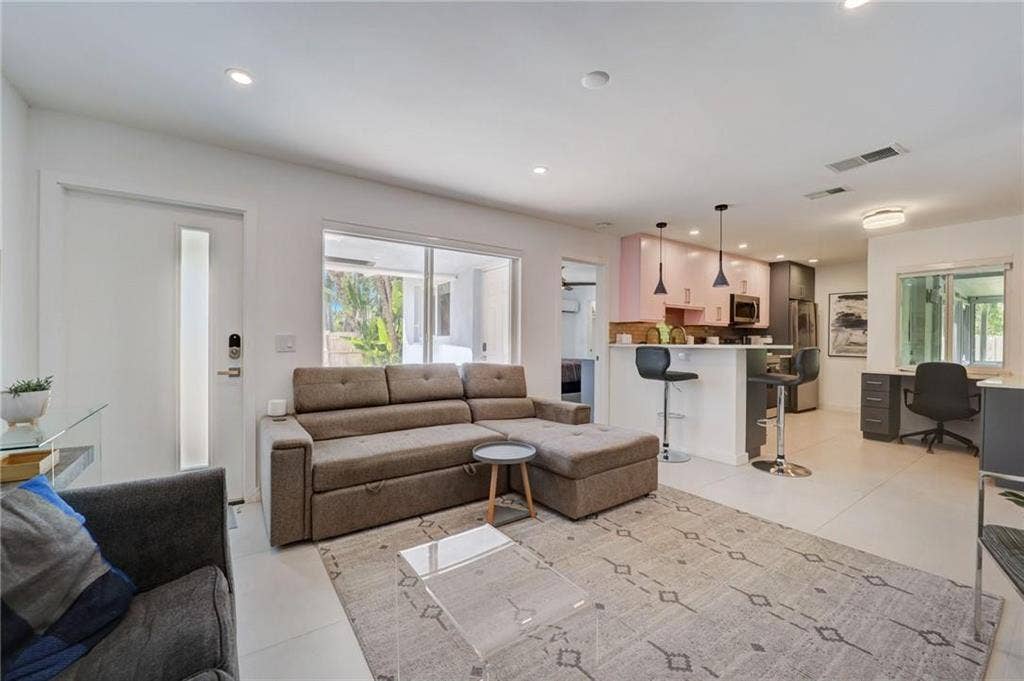 50 NE 30th Court, #1-2, Wilton Manors, FL 33334 GetMedia (40)