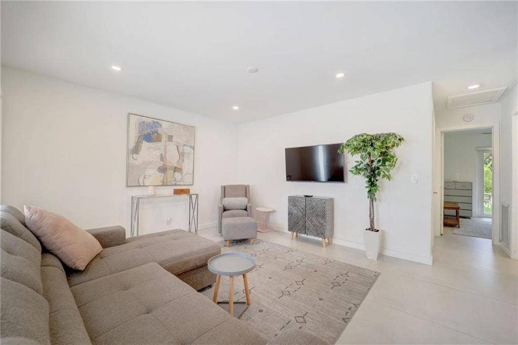 50 NE 30th Court, #1-2, Wilton Manors, FL 33334 GetMedia (14)
