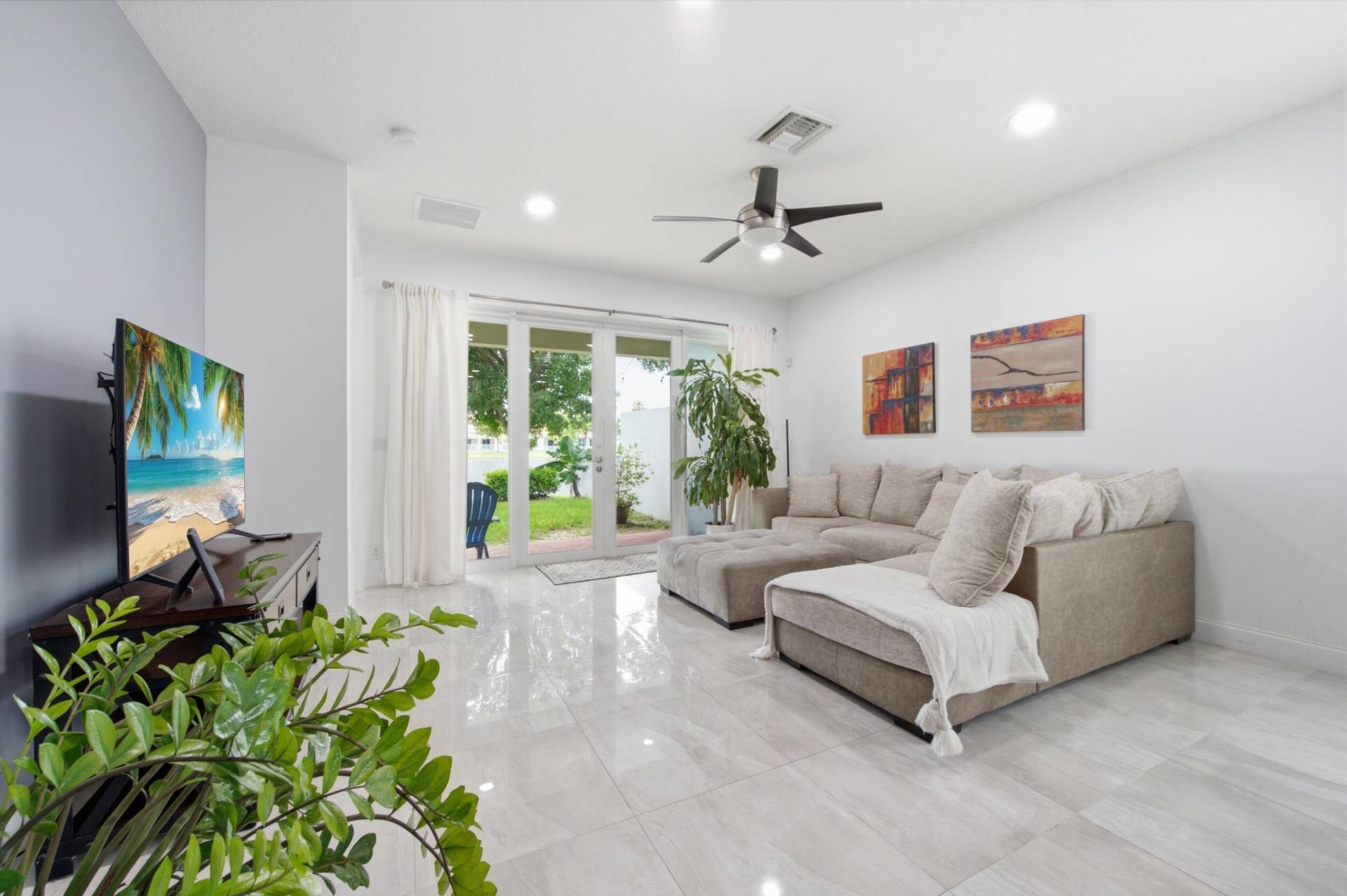 732 Belle Grove Lane, West Palm Beach, FL 33411 Living room