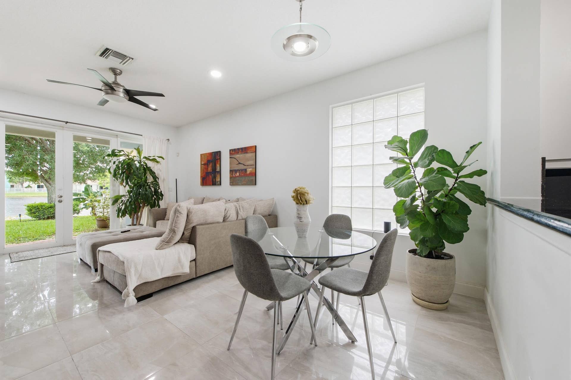 732 Belle Grove Lane, West Palm Beach, FL 33411 Eat in kitchen