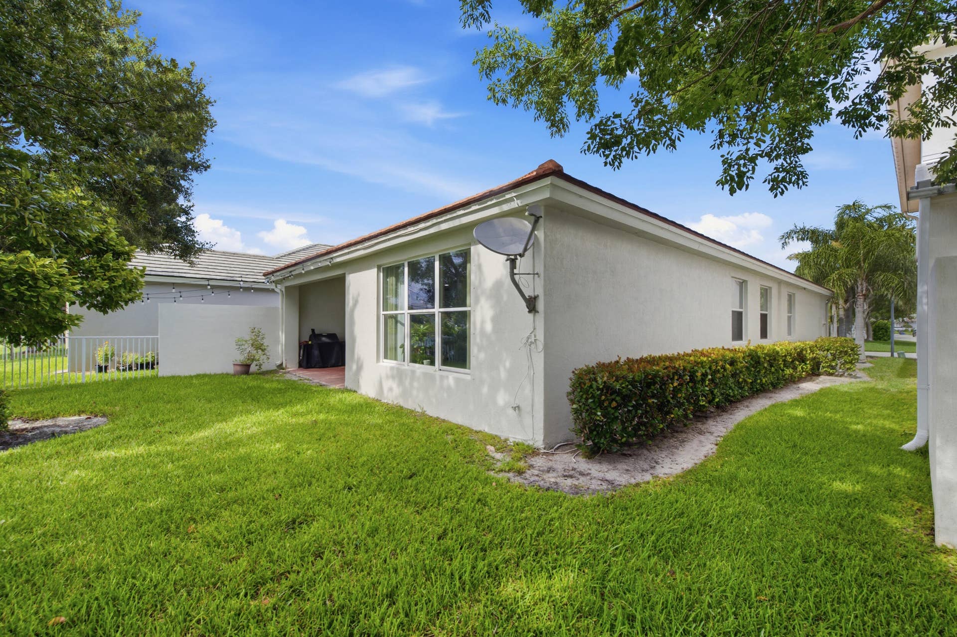 732 Belle Grove Lane, West Palm Beach, FL 33411 Yard