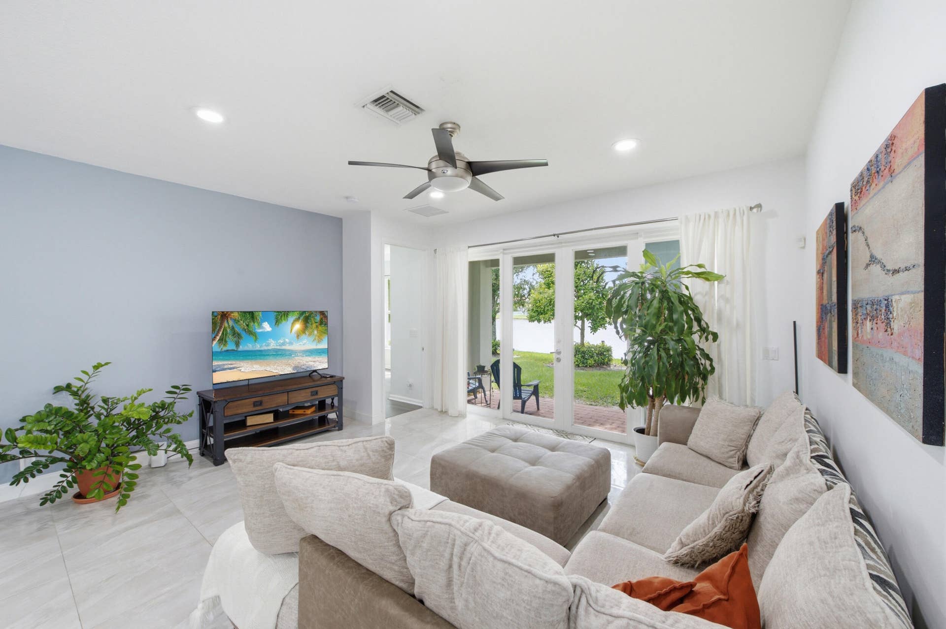 732 Belle Grove Lane, West Palm Beach, FL 33411 Living room