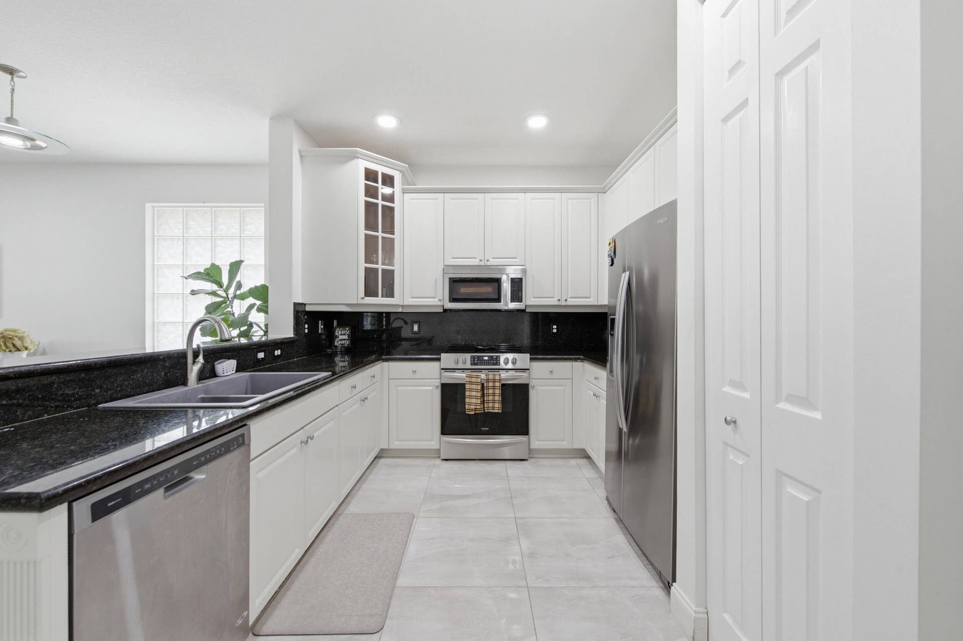 732 Belle Grove Lane, West Palm Beach, FL 33411 Kitchen