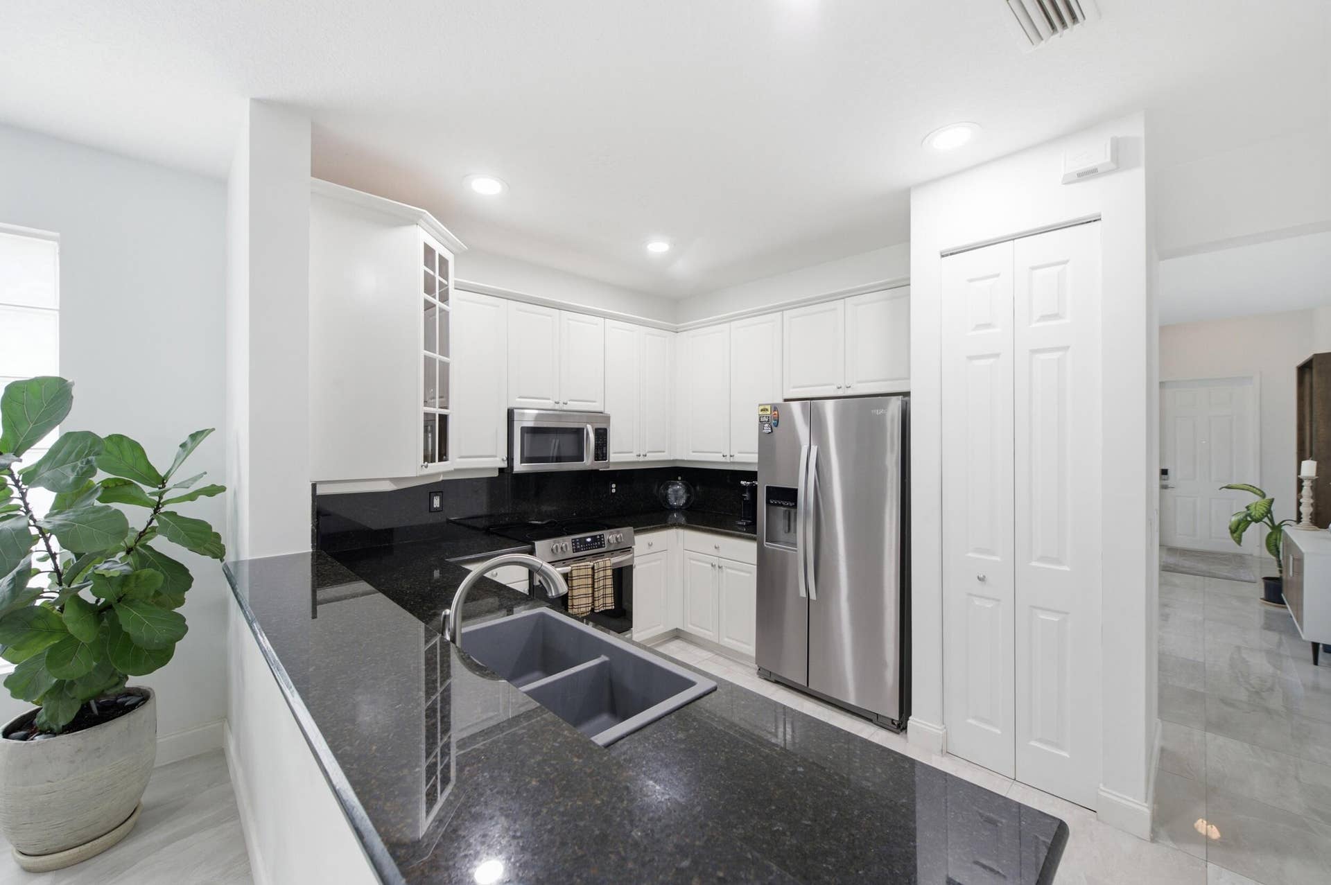 732 Belle Grove Lane, West Palm Beach, FL 33411 Kitchen