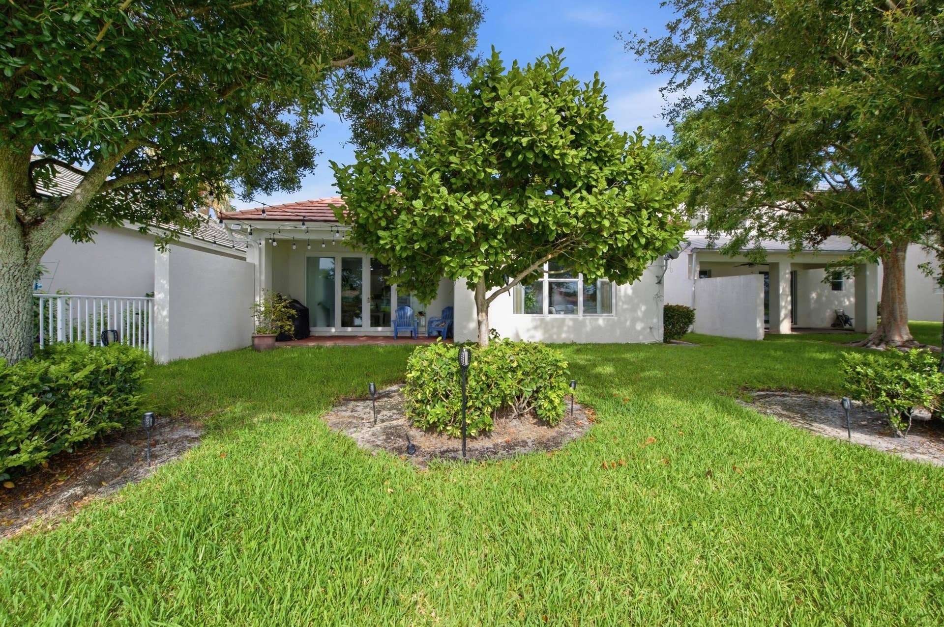 732 Belle Grove Lane, West Palm Beach, FL 33411 Yard