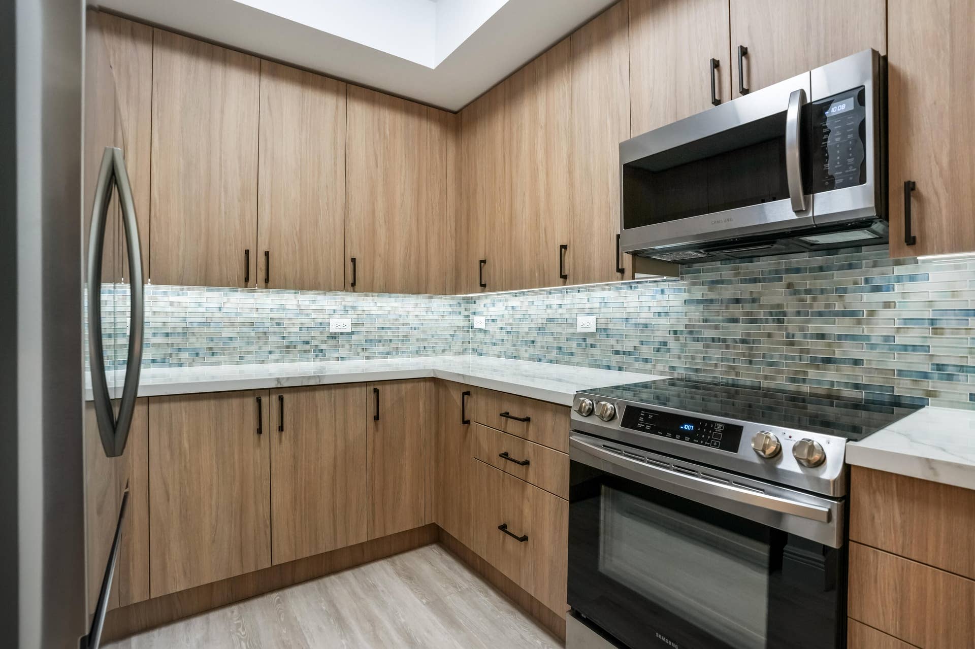 2609 NE 14th Avenue, #114, Wilton Manors, FL 33334 42" Cabinets