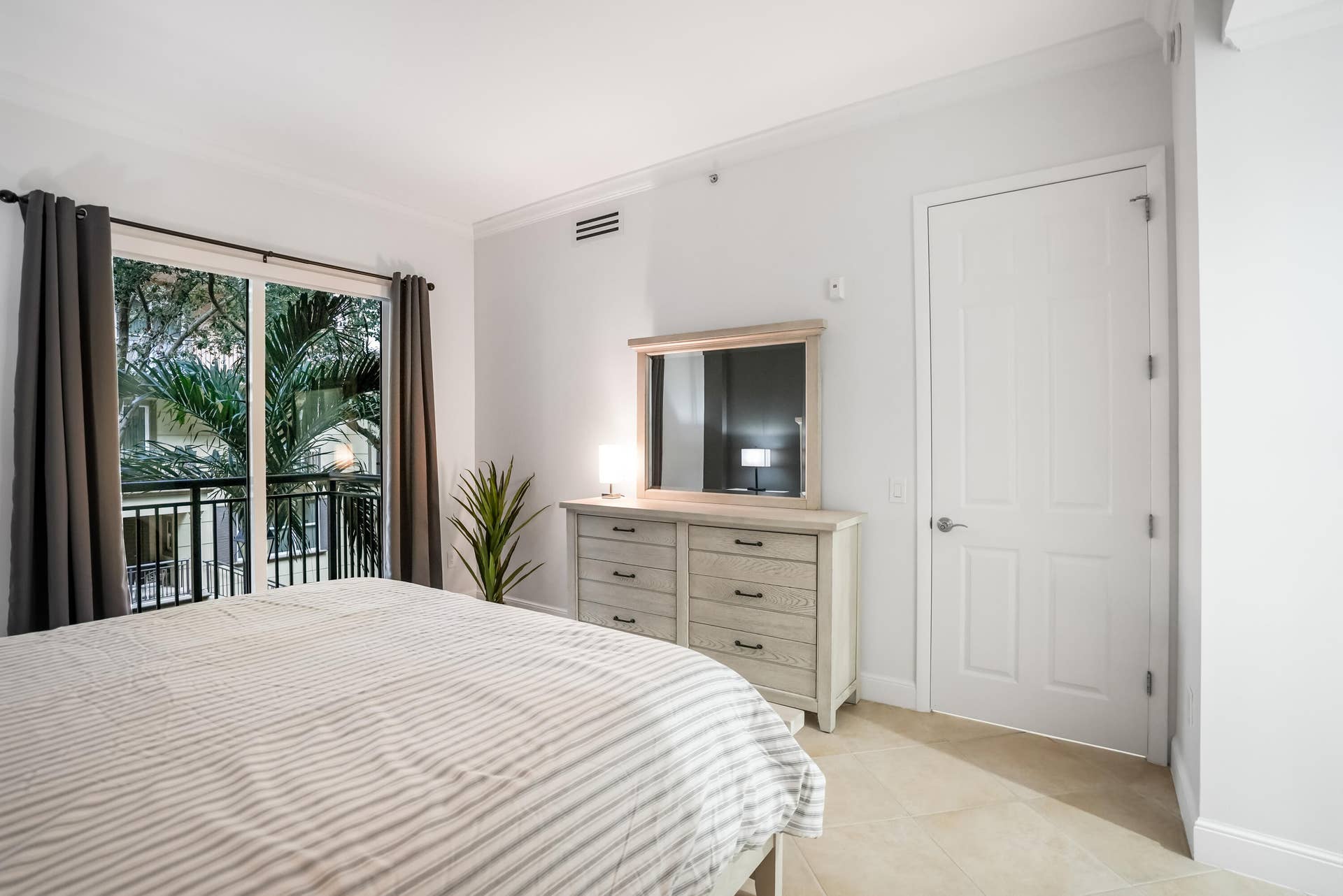 2609 NE 14th Avenue, #114, Wilton Manors, FL 33334 Primary bedroom