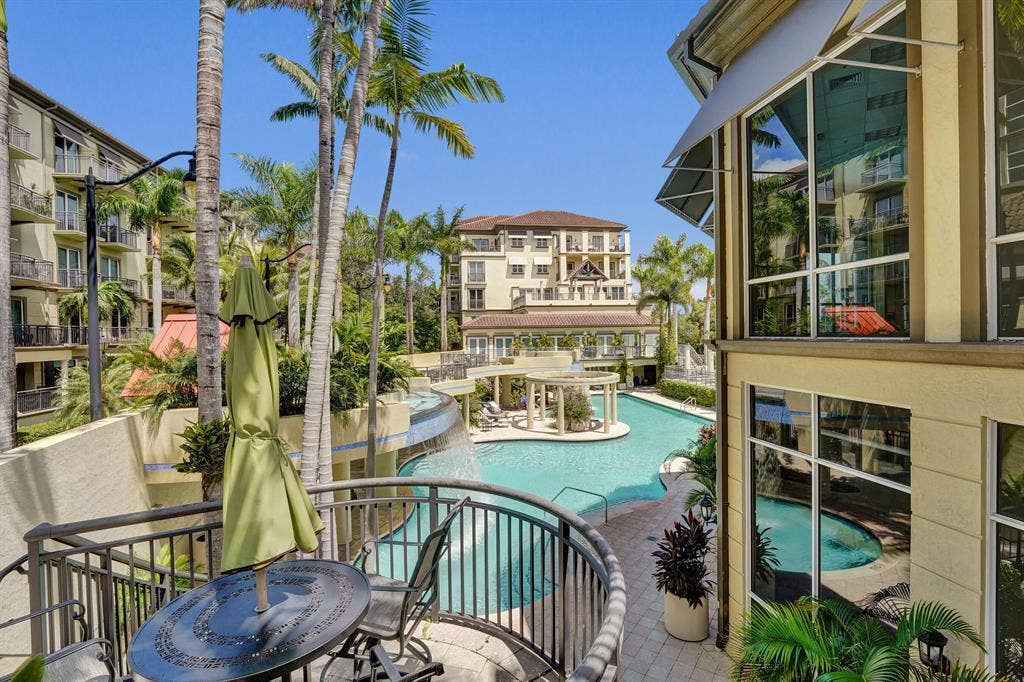2609 NE 14th Avenue, #114, Wilton Manors, FL 33334 Gathering area