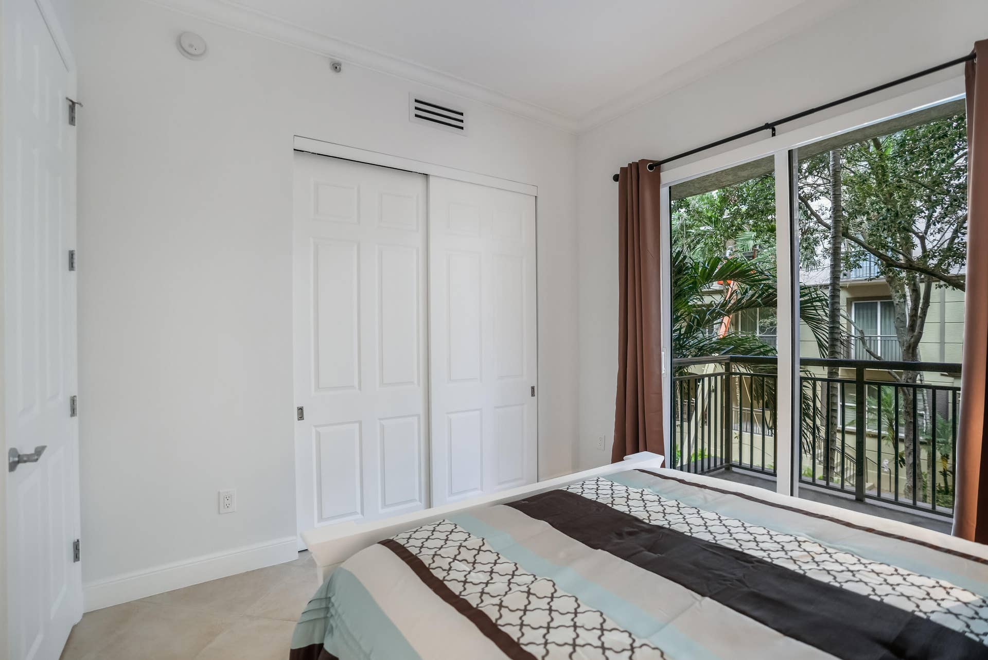 2609 NE 14th Avenue, #114, Wilton Manors, FL 33334 Guest bedroom