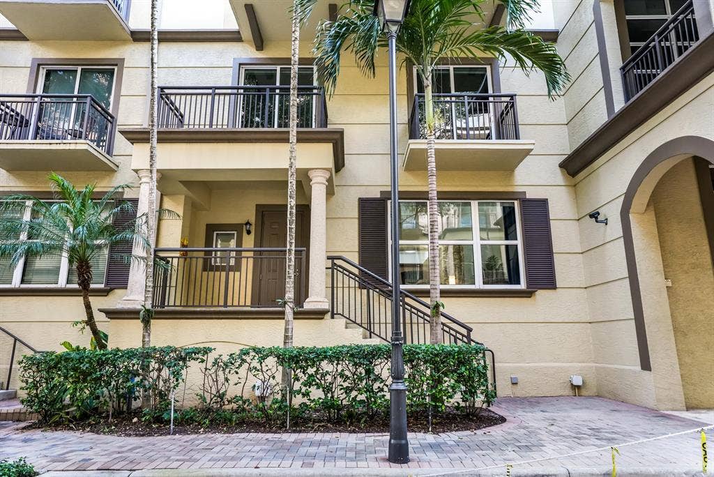 2609 NE 14th Avenue, #114, Wilton Manors, FL 33334 Front View of townhome