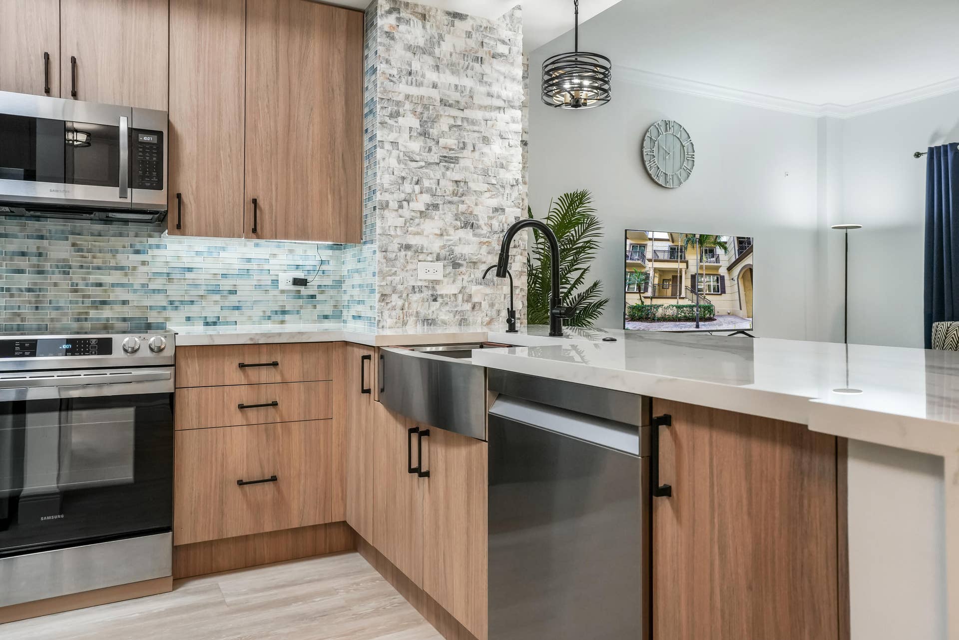 2609 NE 14th Avenue, #114, Wilton Manors, FL 33334 Stainless steel appliances