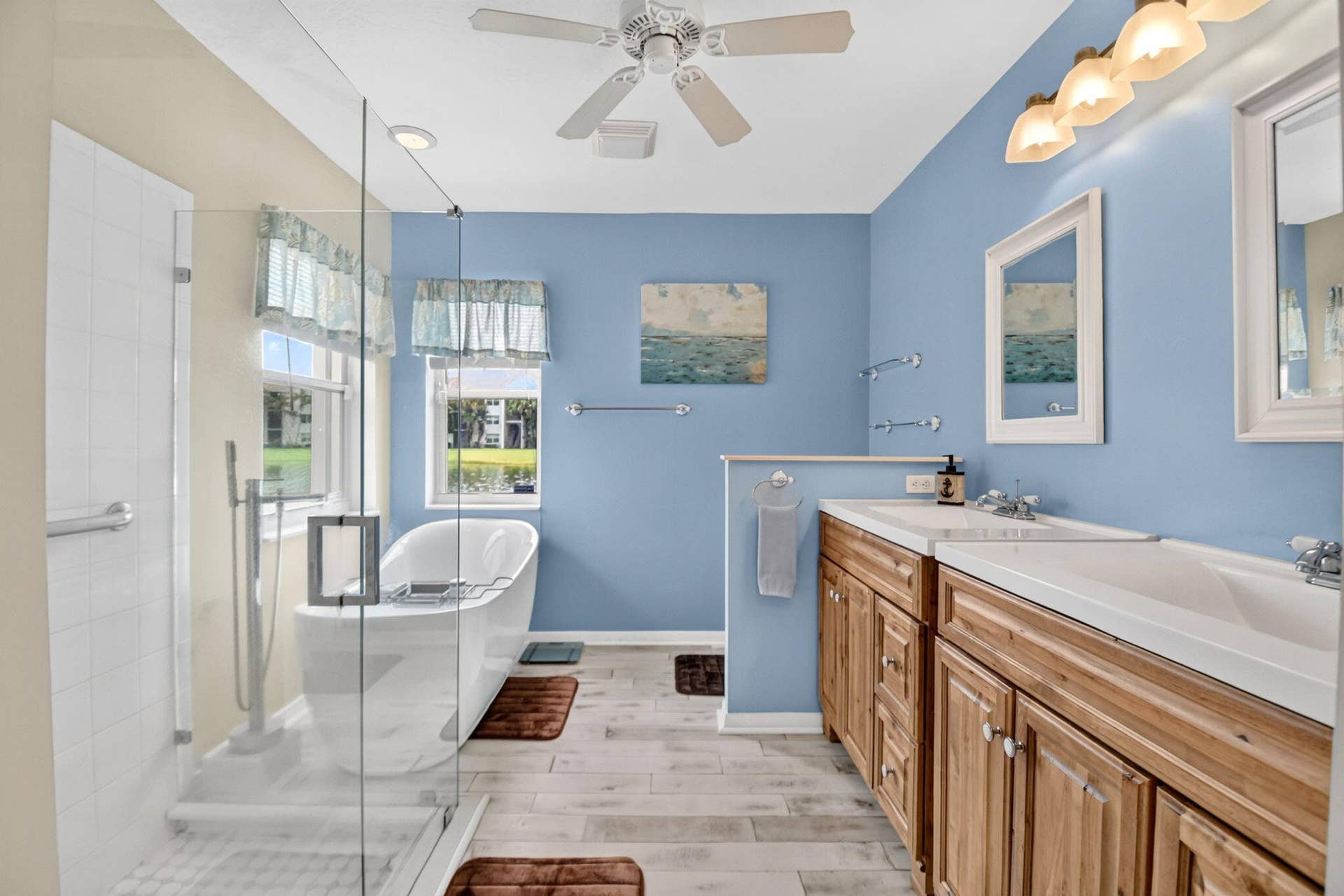 8021 Via Hacienda, Riviera Beach, FL 33418 Master Bath