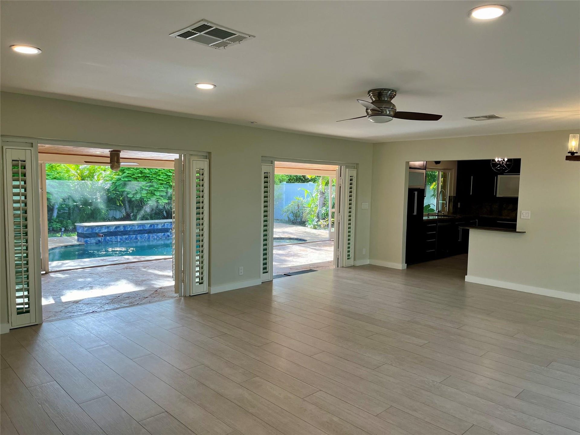 4070 NE 26th Avenue, Fort Lauderdale, Fort Lauderdale, FL 33308 Open doors to the screened in patio area