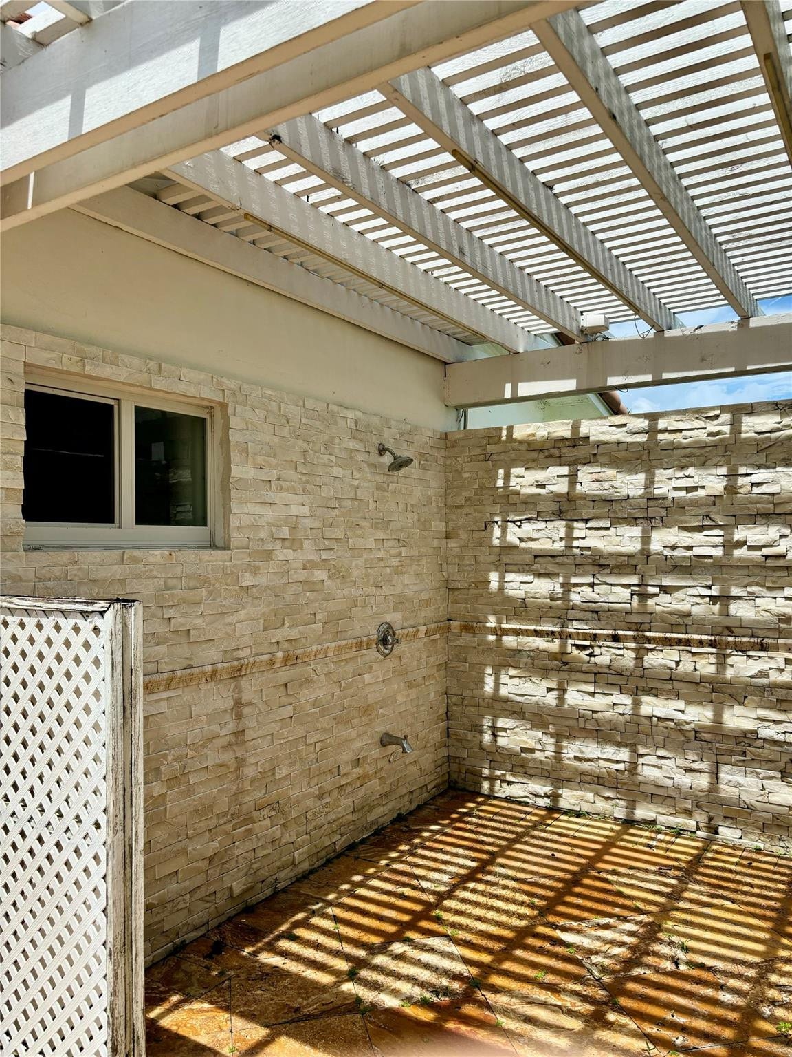 4070 NE 26th Avenue, Fort Lauderdale, Fort Lauderdale, FL 33308 Outside Shower