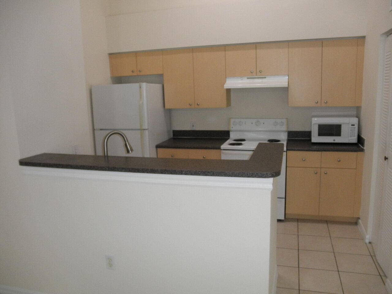 4200 San Marino Boulevard, #306, West Palm Beach, FL 33409 Kitchen