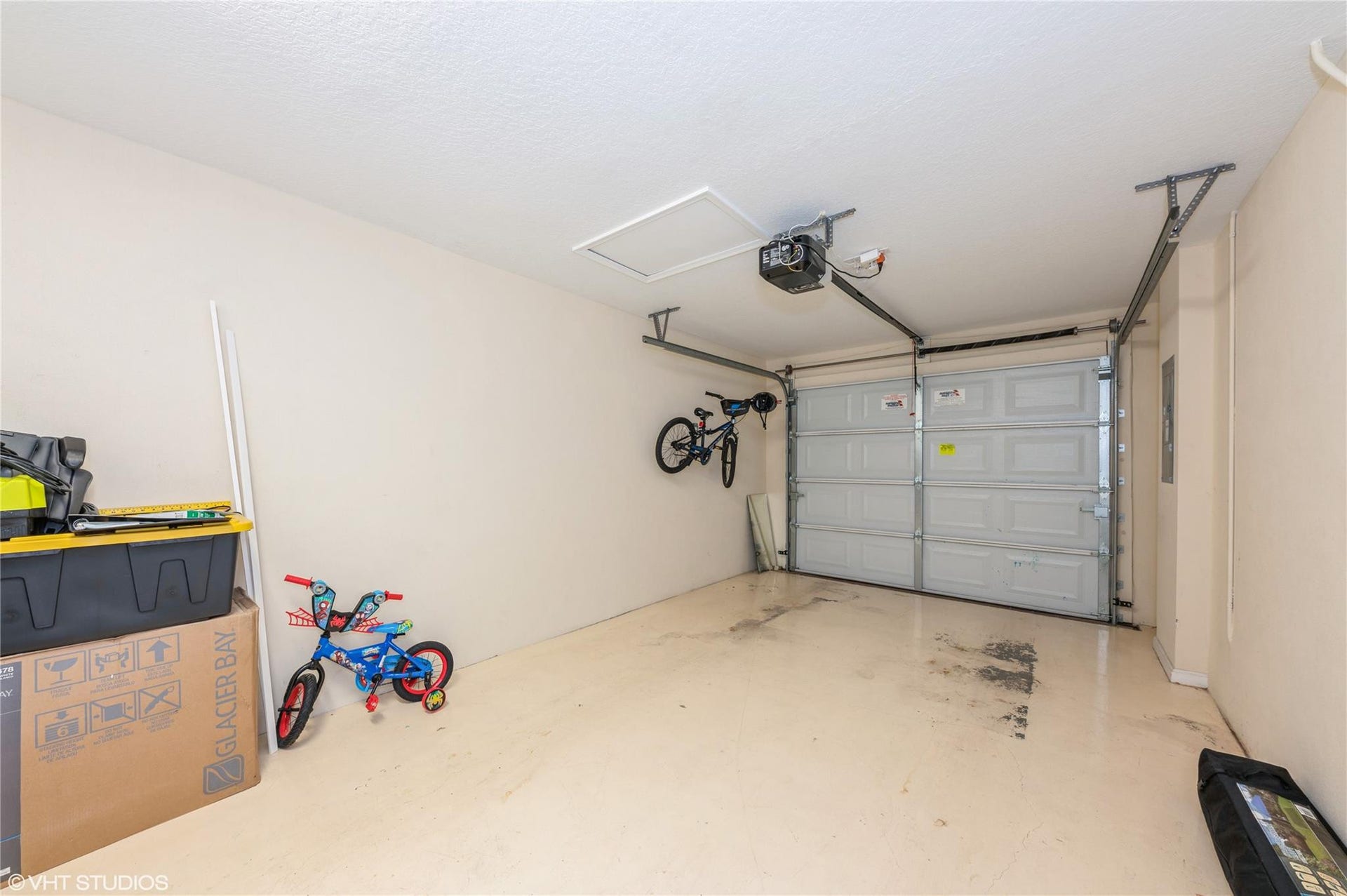 4466 Leo Lane, Riviera Beach, FL 33410 Garage