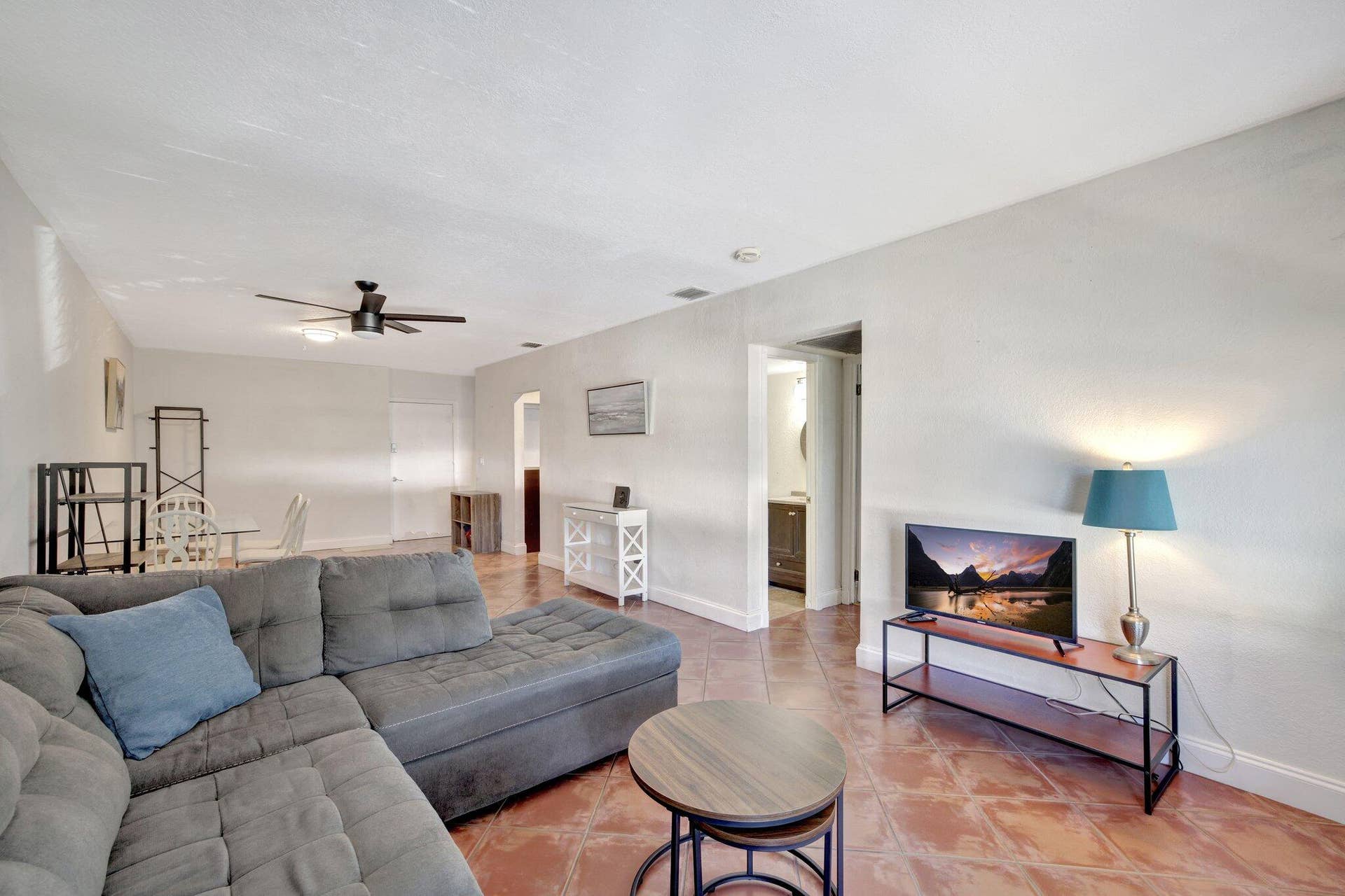2400 NE 33rd Avenue, #211, Fort Lauderdale, FL 33305 13-web-or-mls-699A5212