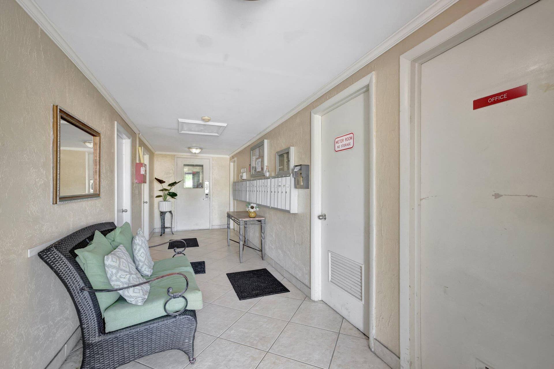 2400 NE 33rd Avenue, #211, Fort Lauderdale, FL 33305 6-web-or-mls-699A5347