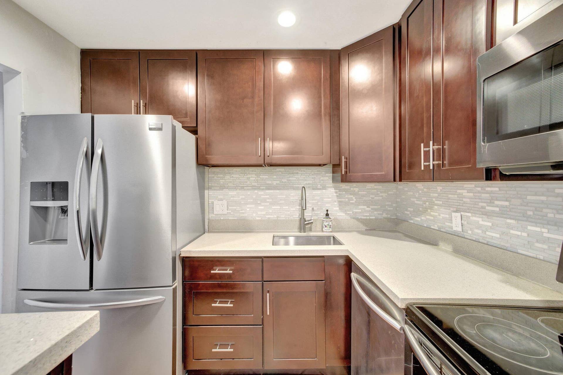 2400 NE 33rd Avenue, #211, Fort Lauderdale, FL 33305 16-web-or-mls-699A5232