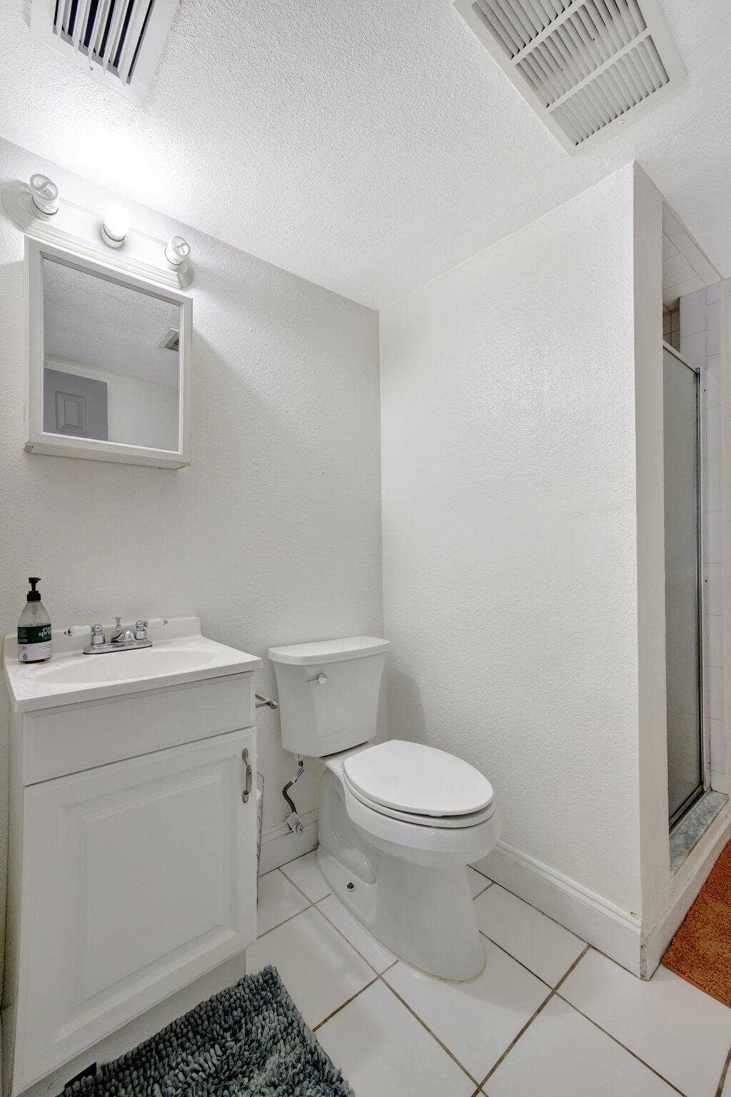 2400 NE 33rd Avenue, #211, Fort Lauderdale, FL 33305 24-web-or-mls-699A5297