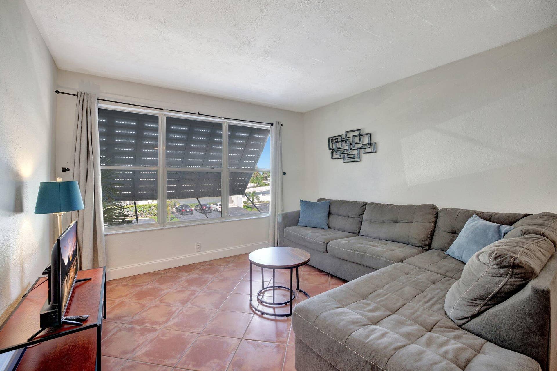 2400 NE 33rd Avenue, #211, Fort Lauderdale, FL 33305 12-web-or-mls-699A5207