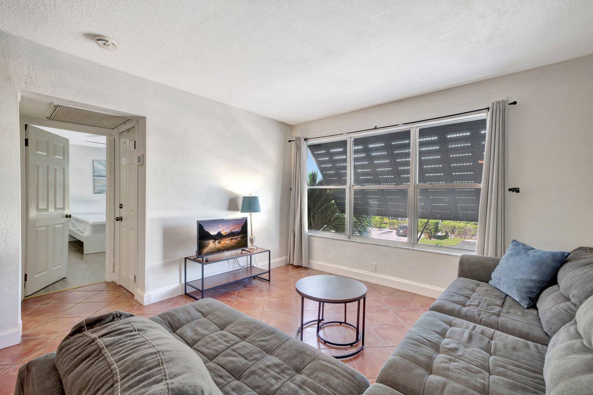 2400 NE 33rd Avenue, #211, Fort Lauderdale, FL 33305 11-web-or-mls-699A5197