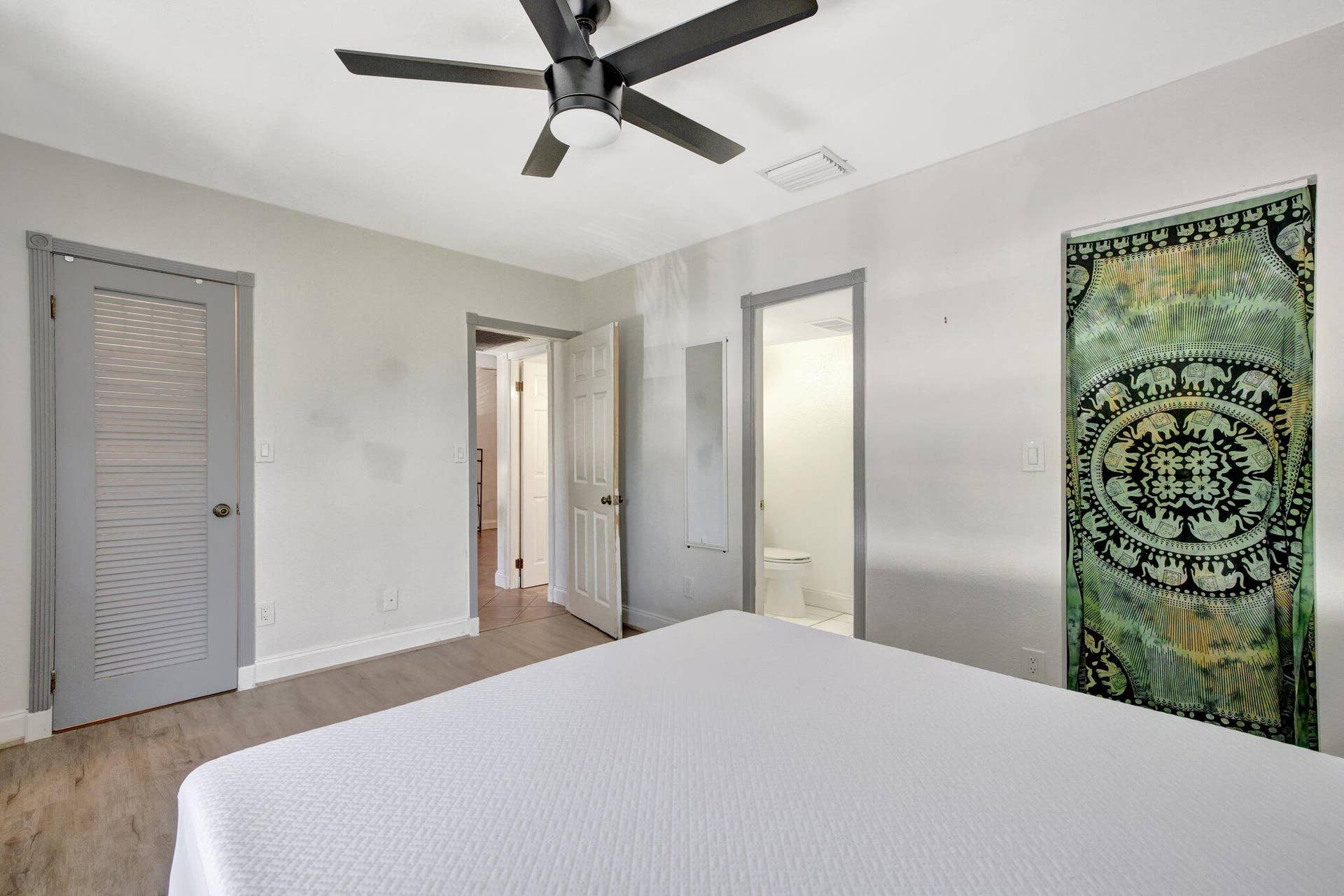 2400 NE 33rd Avenue, #211, Fort Lauderdale, FL 33305 22-web-or-mls-699A5287