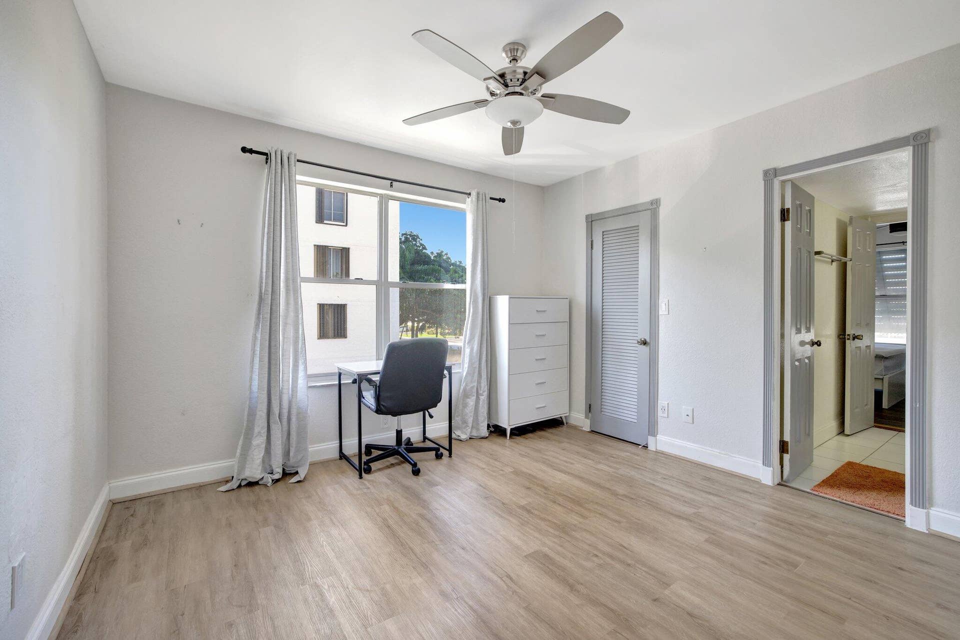 2400 NE 33rd Avenue, #211, Fort Lauderdale, FL 33305 27-web-or-mls-699A5317