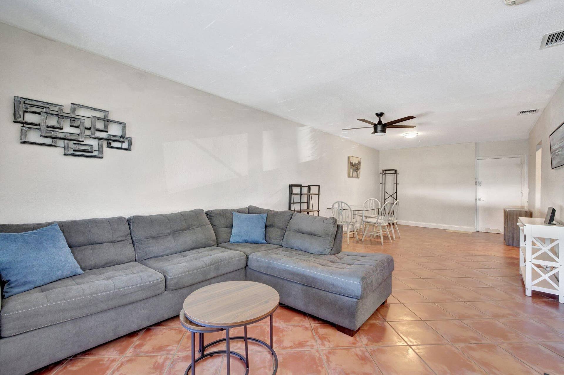 2400 NE 33rd Avenue, #211, Fort Lauderdale, FL 33305 14-web-or-mls-699A5217