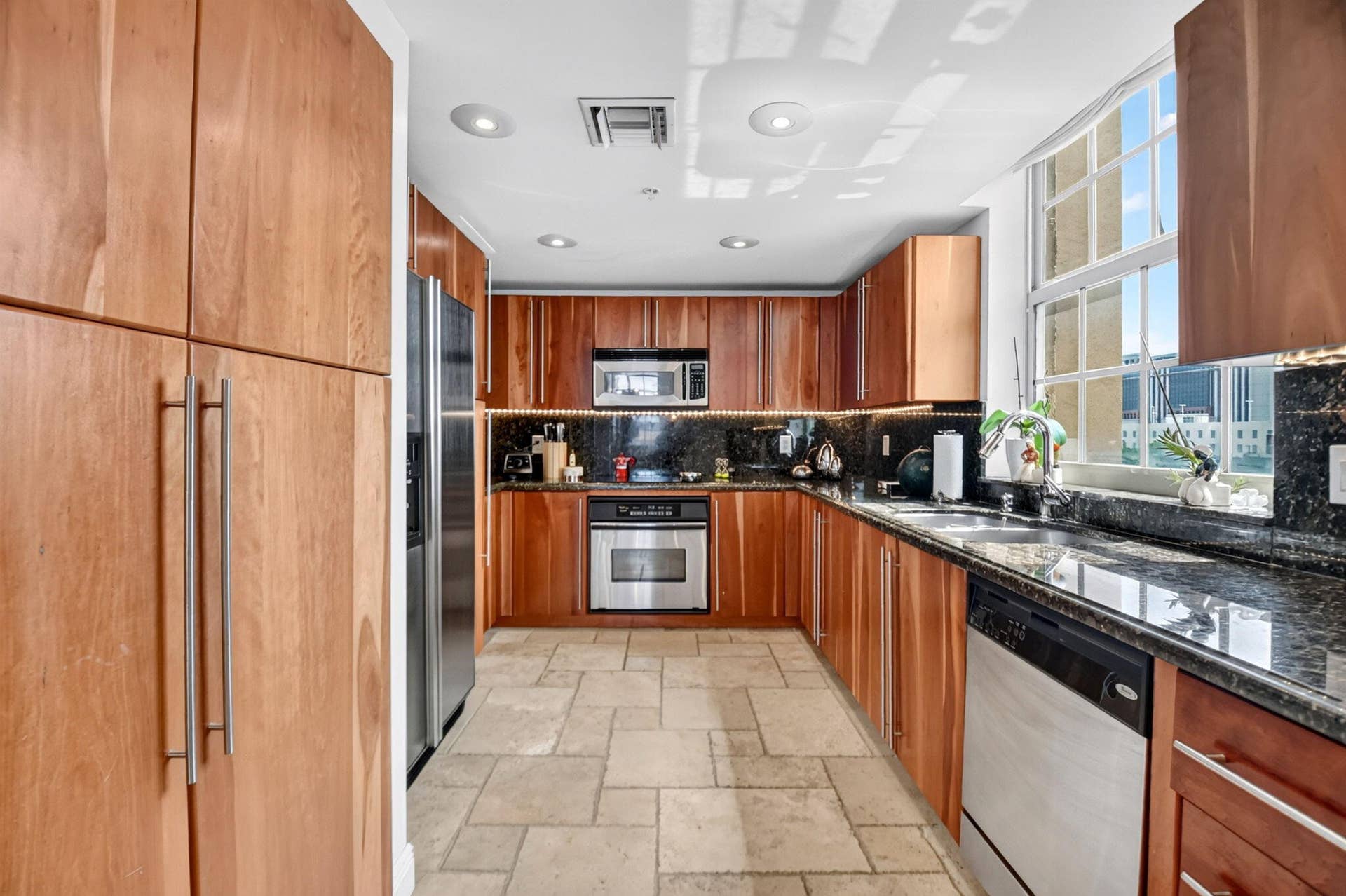 610 Clematis Street, #424, West Palm Beach, FL 33401 27-web-or-mls-DSC_2529