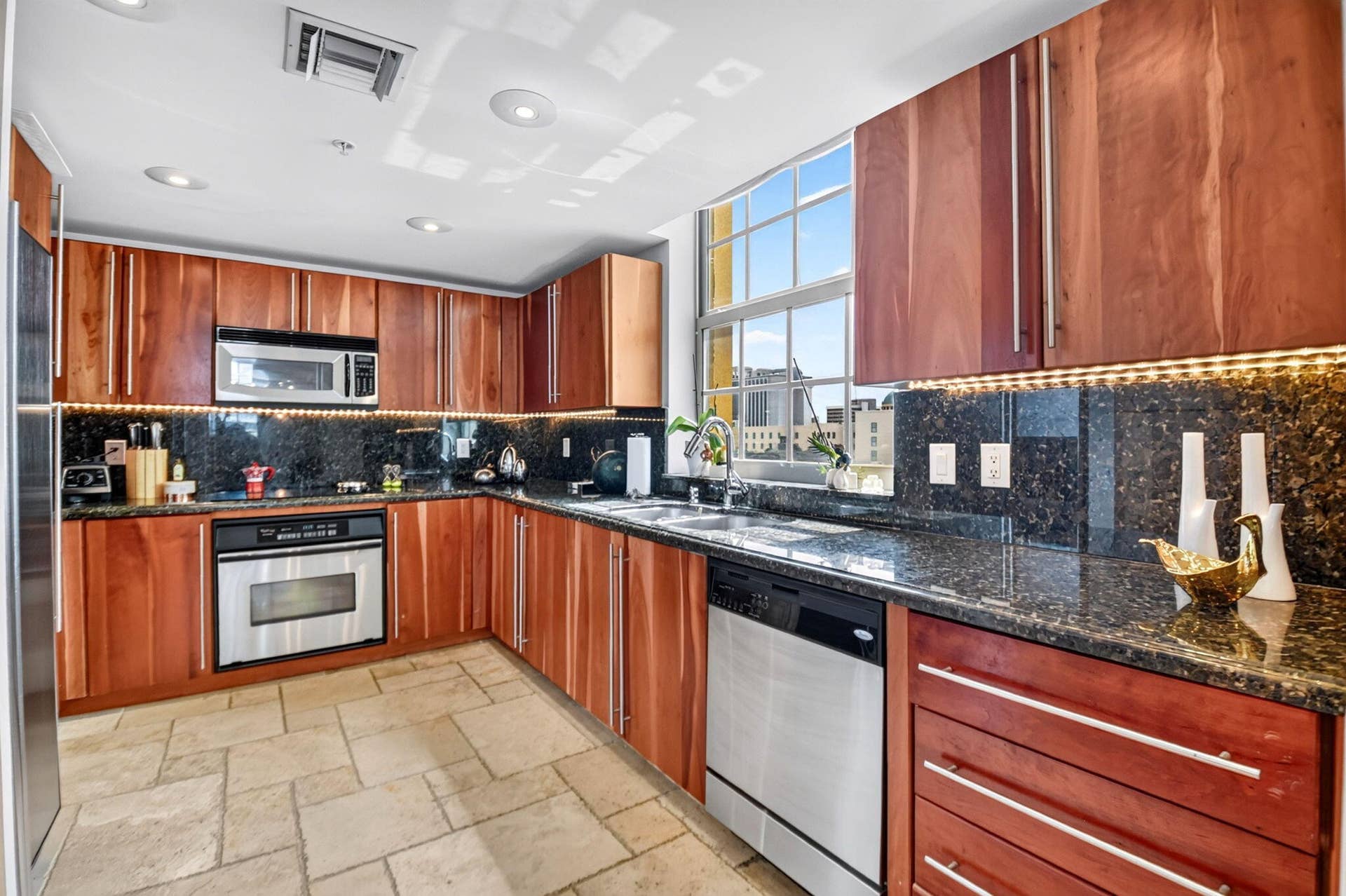 610 Clematis Street, #424, West Palm Beach, FL 33401 26-web-or-mls-DSC_2534