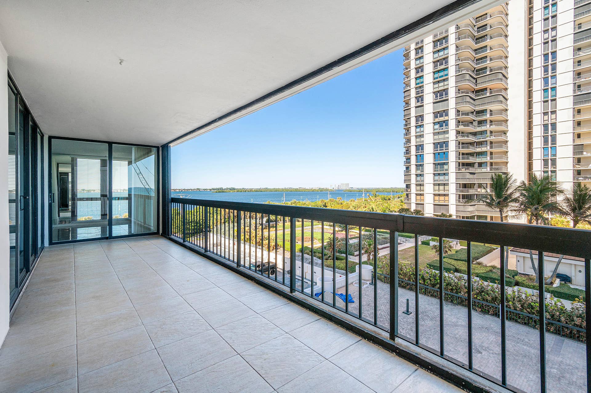 5380 N Ocean Drive N, #5g, Riviera Beach, FL 33404 Balcony Intracoastal View