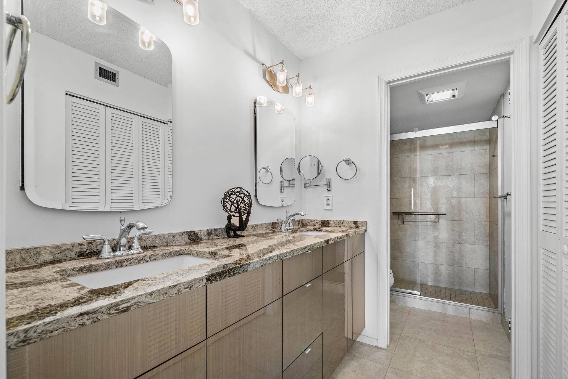 5380 N Ocean Drive N, #5g, Riviera Beach, FL 33404 Primary Bath