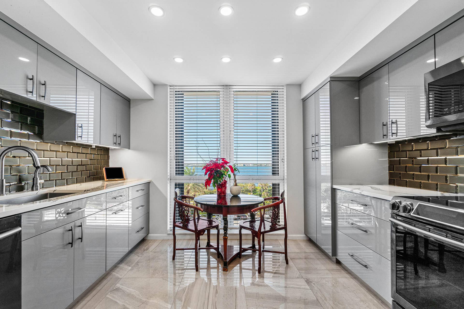 5380 N Ocean Drive N, #5g, Riviera Beach, FL 33404 Kitchen