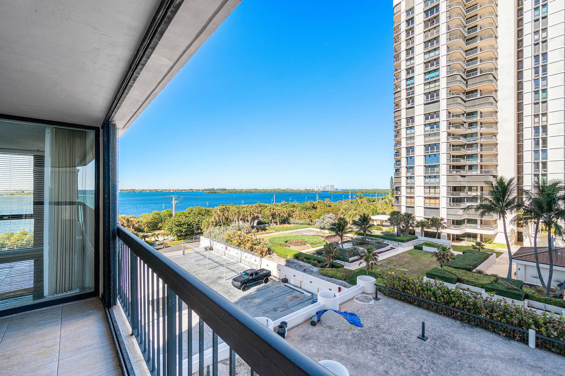 5380 N Ocean Drive N, #5g, Riviera Beach, FL 33404 Balcony Intracoastal View