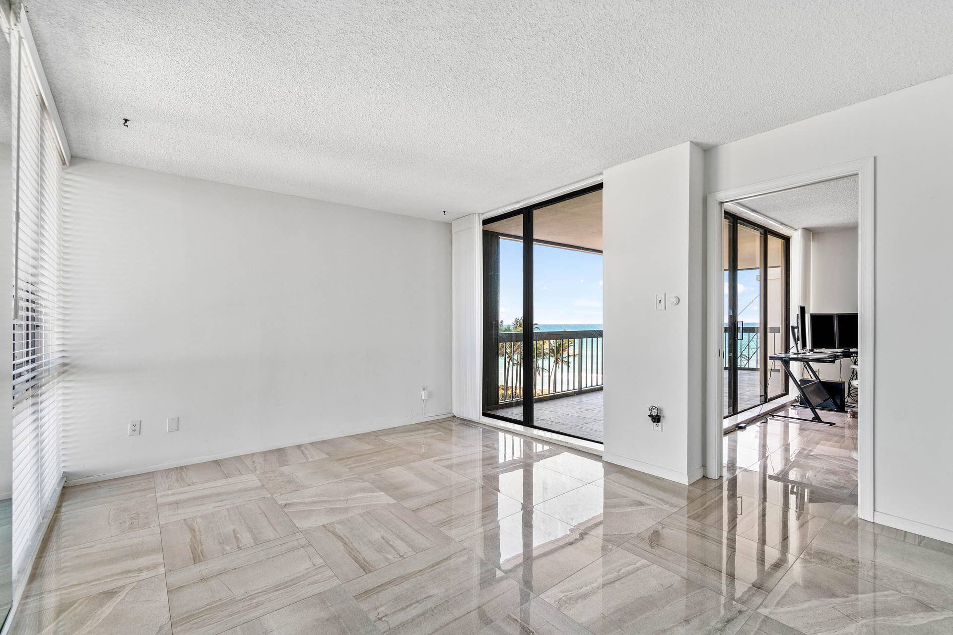 5380 N Ocean Drive N, #5g, Riviera Beach, FL 33404 Guest Suite with Balcony Access