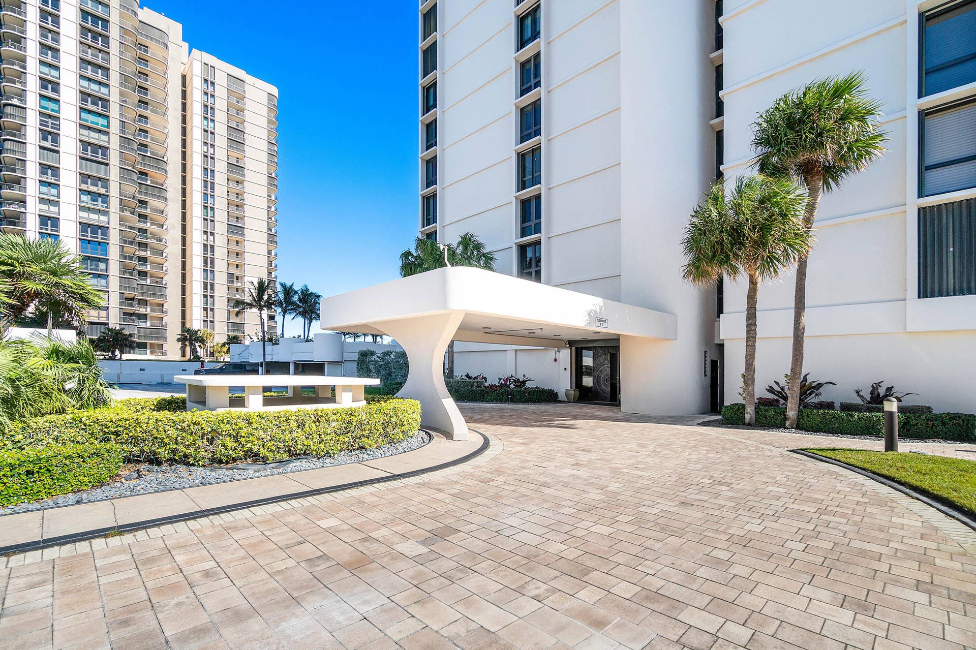 5380 N Ocean Drive N, #5g, Riviera Beach, FL 33404 Porte-Cochere