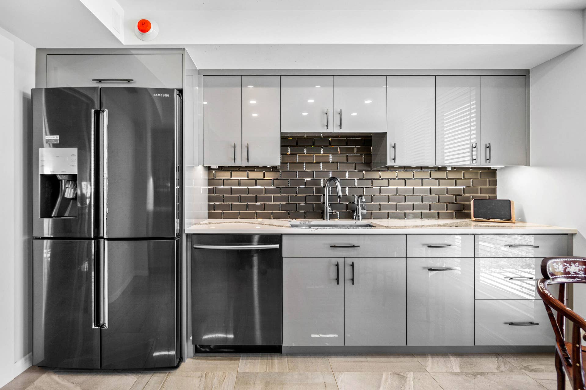5380 N Ocean Drive N, #5g, Riviera Beach, FL 33404 Updated Kitchen