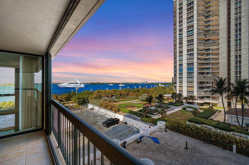 5380 N Ocean Drive N, #5g, Riviera Beach, FL 33404 Virtual Balcony - Intracoastal View